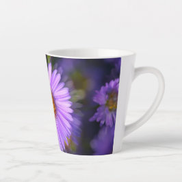 Tasse der lila Blume
