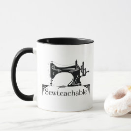 Tasse der Nähmaschine mit Vintager Nähmaschine