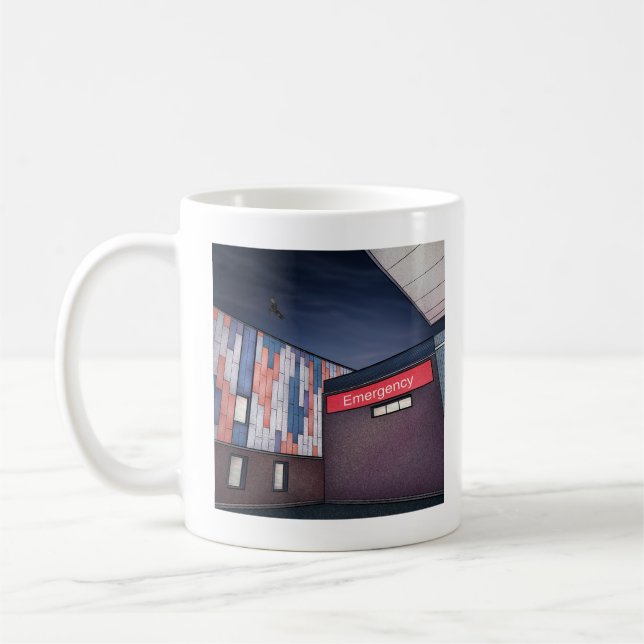 Tasse der Notfallabteilung (Links)