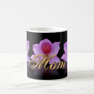 Tasse der Orchideen-Blume personalisiert für die M