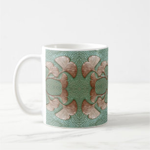Tasse des Kaffees mit Gingko-Blattdesign