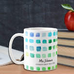 Tasse des personalisierten Teachers für den grünen<br><div class="desc">Diese Tasse ist mit einem grünen und türkisfarbenen Wasserfarbenmuster dekoriert und dem besten Lehrer der Welt gewidmet. Einfach anpassbar. Verwenden Sie zum Bearbeiten das Entwurfstool, um den Schriftart, die Größe des Schriftartes oder die Farbe zu ändern. Weil wir unsere Kunstwerke erstellen, werden Sie dieses exakte Bild von anderen Designern nicht...</div>