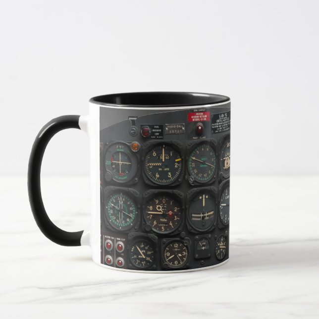 Tasse des Pilotenkaffees (Links)
