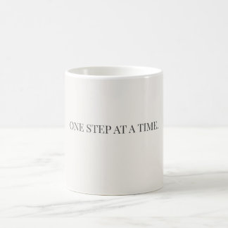 Tasse 'Ein Schritt nach dem anderen' – Unterstütze