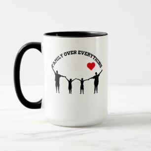 Tasse "Familie über alles" mit Silhouetten-Design