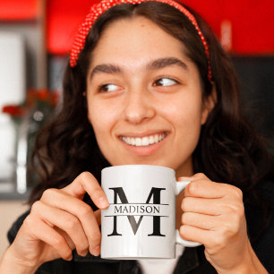 Tasse für den Anfangsnamen des kundenspezifischen 
