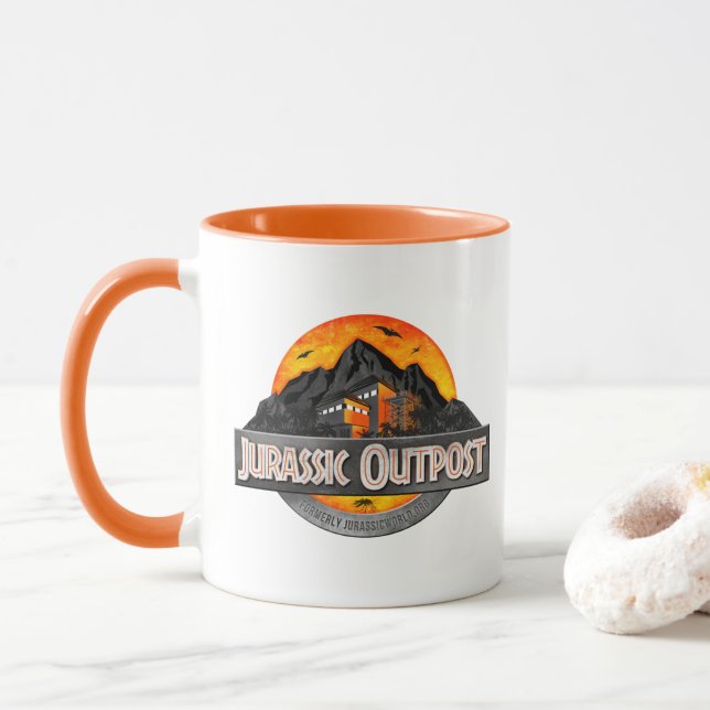 Tasse für klassisches Jurassisches Outpost-Logo (Mit Donut)