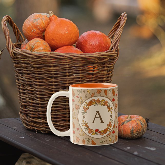 Tasse für Monogramm-Erntedank-Herbstlaub (Von Creator hochgeladen)