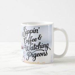 Tasse für Sippin-Kaffee und Watching-Tauben