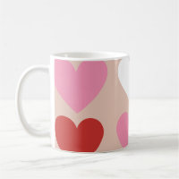 Tasse geschaffen mit bunten Herzen.