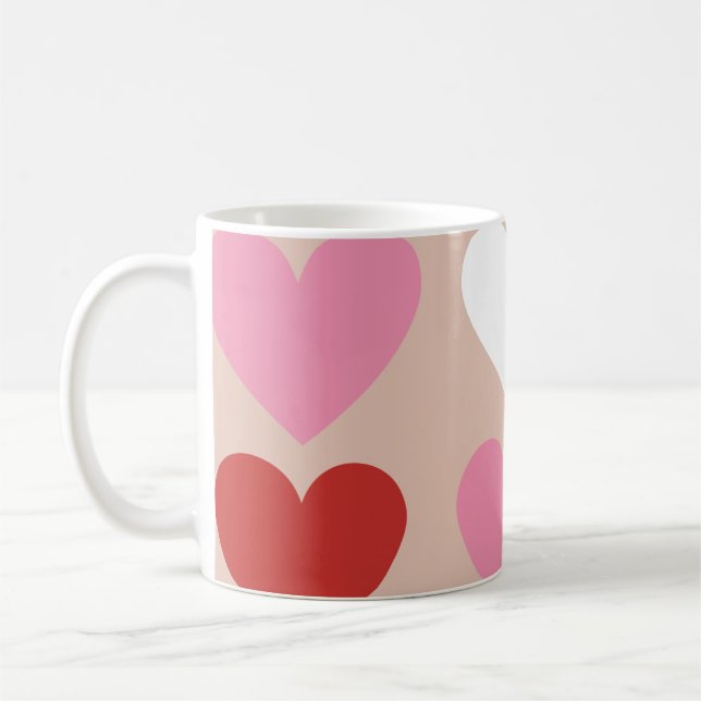Tasse geschaffen mit bunten Herzen. (Links)