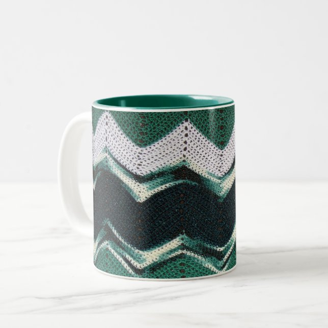 Tasse - Grünes Zickzack Muster in Crochet (Vorderseite Links)