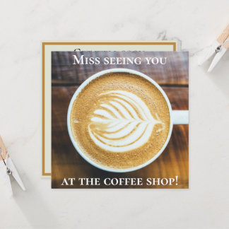 Tasse Kaffee Latte mit Leaf-Form Schaumstoff auf H Karte