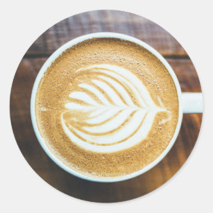 Tasse Kaffee Latte mit Leaf-Form Schaumstoff auf H Runder Aufkleber