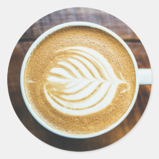 Tasse Kaffee Latte mit Leaf-Form Schaumstoff auf H Runder Aufkleber