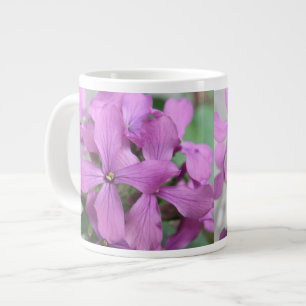 Tasse lila Wildblumen