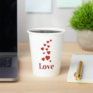 Tasse LOVE mit Herzen. Pappbecher