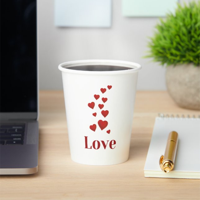 Tasse LOVE mit Herzen. Pappbecher (InSitu)
