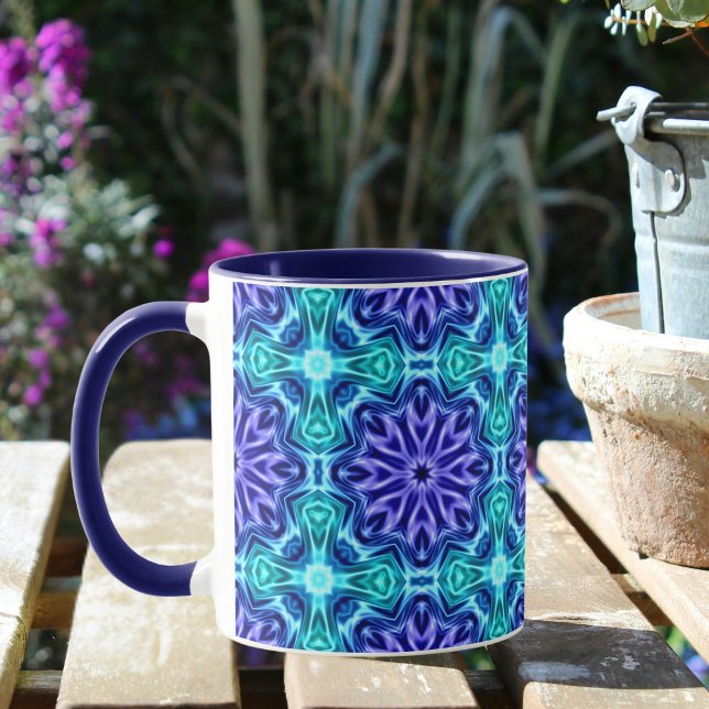 Tasse mit blauem Muster (Von Creator hochgeladen)