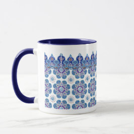 Tasse mit blauem und lila Design