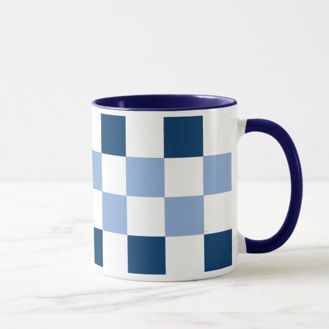 Tasse mit blauem und weißem Karton (Rechts)
