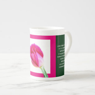 Tasse mit Blumen, Rosa Rose Korinthian Verse auf d