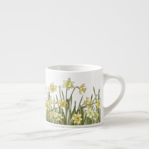 Tasse mit Blumenrand von gelben Narzellen