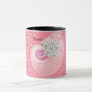 Tasse mit Daisis und Muschel in Rosa
