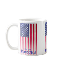 Tasse mit der Flag-Meldung "Support Democracy"