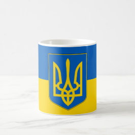 Tasse mit der Flagge der Ukraine