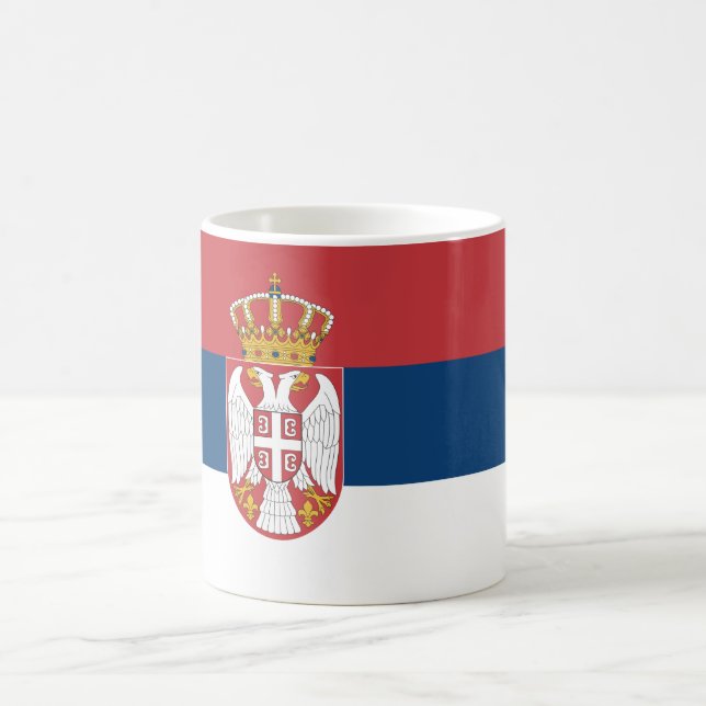 Tasse mit der Flagge Serbiens (Mittel)