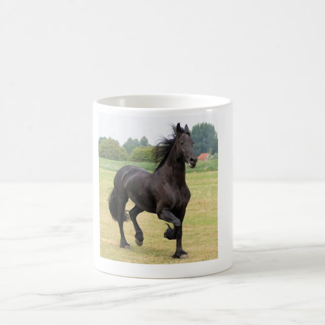 Tasse mit einem schönen Frisianpferd (Mittel)