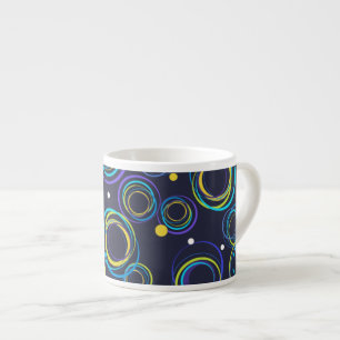 Tasse mit funky Kreisen in navyblau