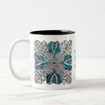 Tasse mit handgezeichnetem Doodle-Design und blaue