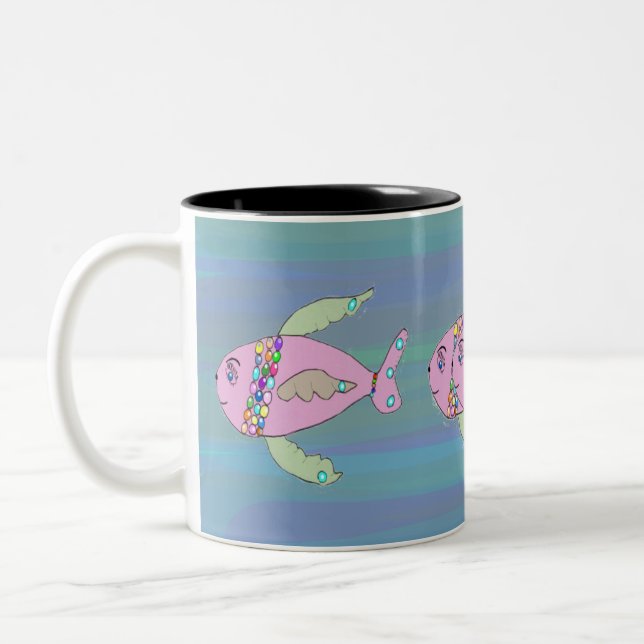 Tasse mit handgezogenen Fischen (Links)