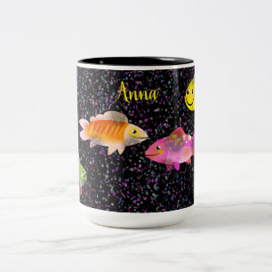Tasse mit komischen und bunten Spaßfischen