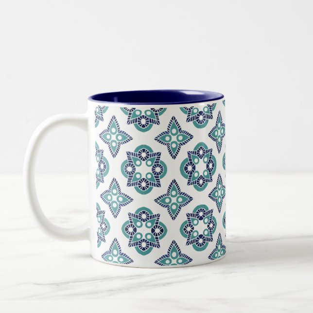 Tasse mit marineblau-türkisfarbenem Design (Links)