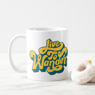 Tasse mit Retro-Typografie 'Live to Wander'