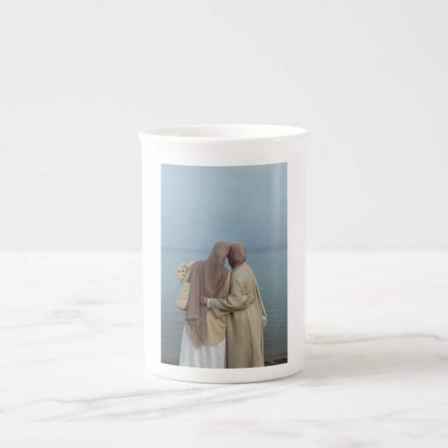 Tasse mit zwei Schwestern (Vorderseite)