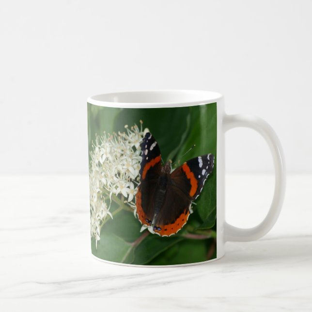 Tasse roten Admiral-Schmetterling (Rechts)