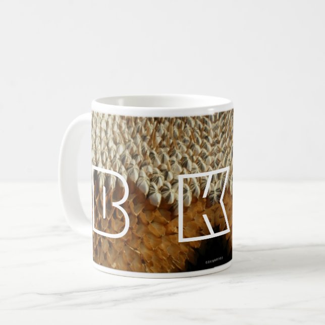 Tasse - Sonnenblumenkerne mit Initialen (Vorderseite Links)