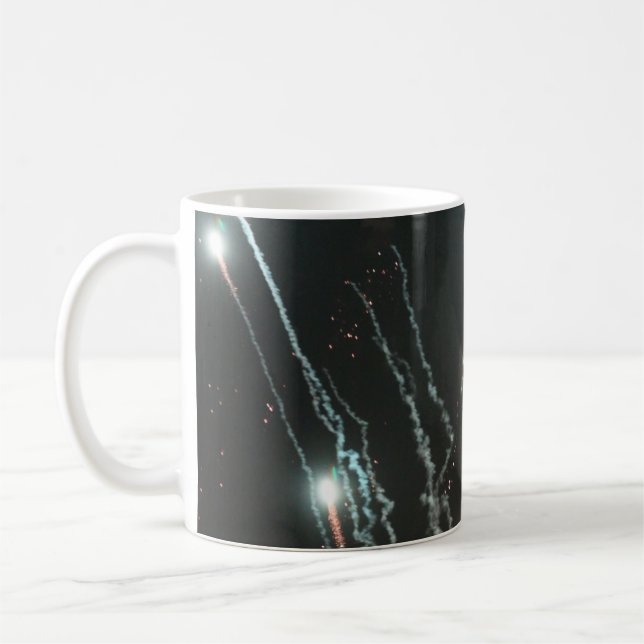 Tasse von Feuerwerkskörpern (Links)