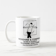 Tasse von Glas und glänzender Kaffeemaschine