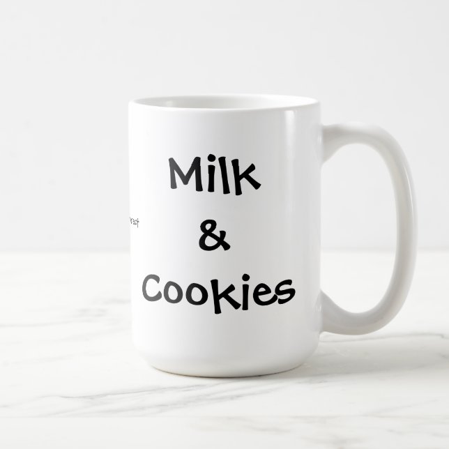 Tasse von Milch und Cookies (Rechts)