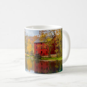 Tassen mit Alley Mill und Frühling