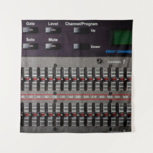 Tasten auf einem Soundmischer in einem Tonstudio. Wandteppich