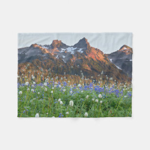 Tatoosh Range und Wildblumen Mt. Rainier Fleecedecke