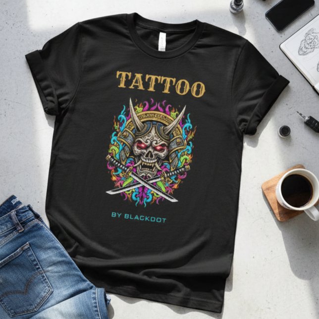 Tätowierer Samurai-Skull-Tattoo-Studio-Design T-Shirt (Von Creator hochgeladen)