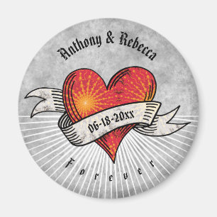 Tätowierte Herzen addieren Namen und Datum Magnet