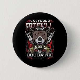 Tätowierte Pitbull-Mama, eingefärbt und erzogen Hu Button